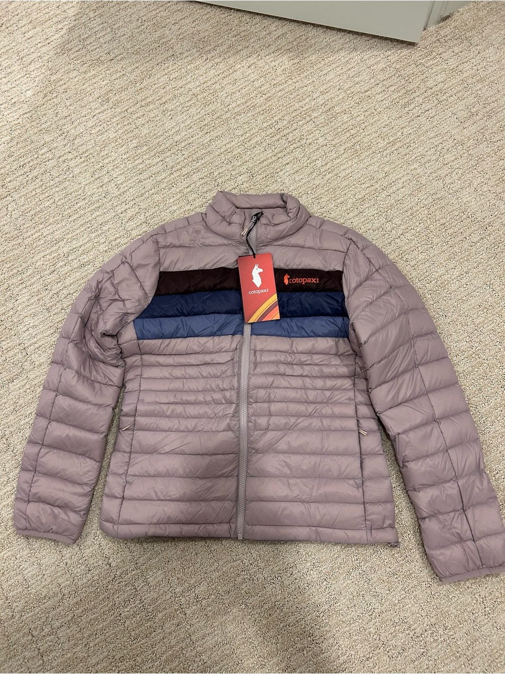 New cotopaxi Women’s mauve Fuego puffer jacket with navy and burgundy stripes